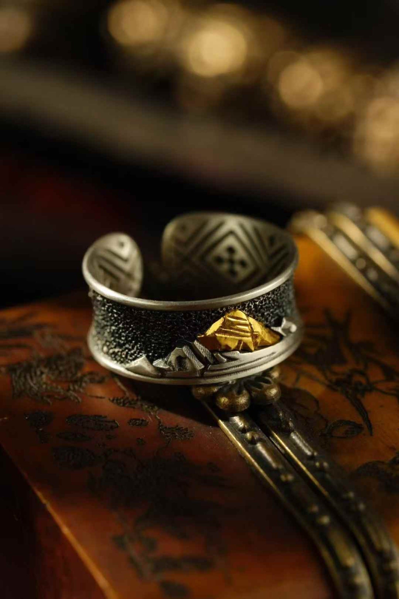 Kailash gold mountain ring — detail view 2