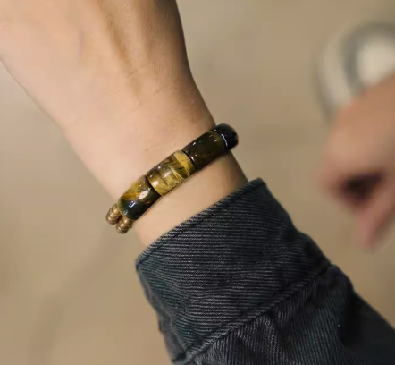 Tiger Eye bracelet — detail view 2