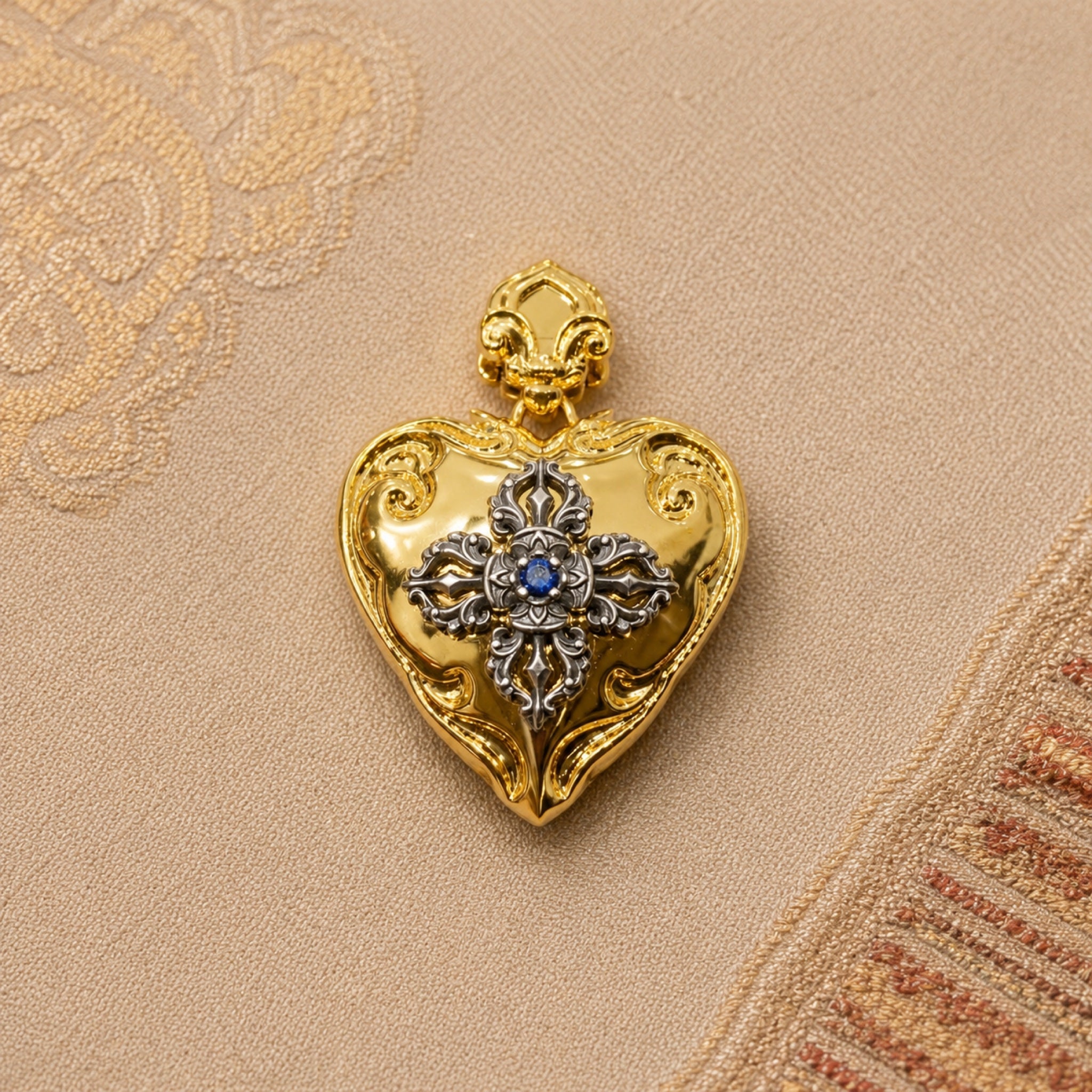 gilt Zachiram heart pendant — detail view 3
