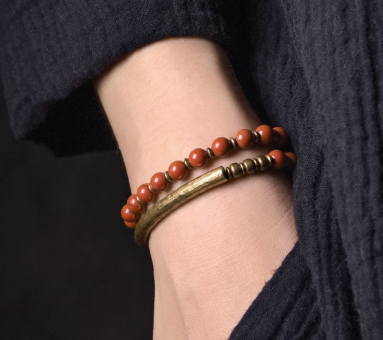 Obsidian bracelet — detail view 3