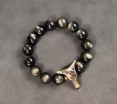 Obsidian bracelet — detail view 3