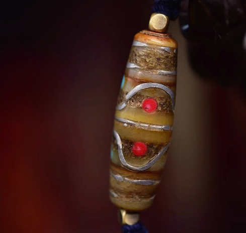 Dzi Bead bracelet — detail view 2