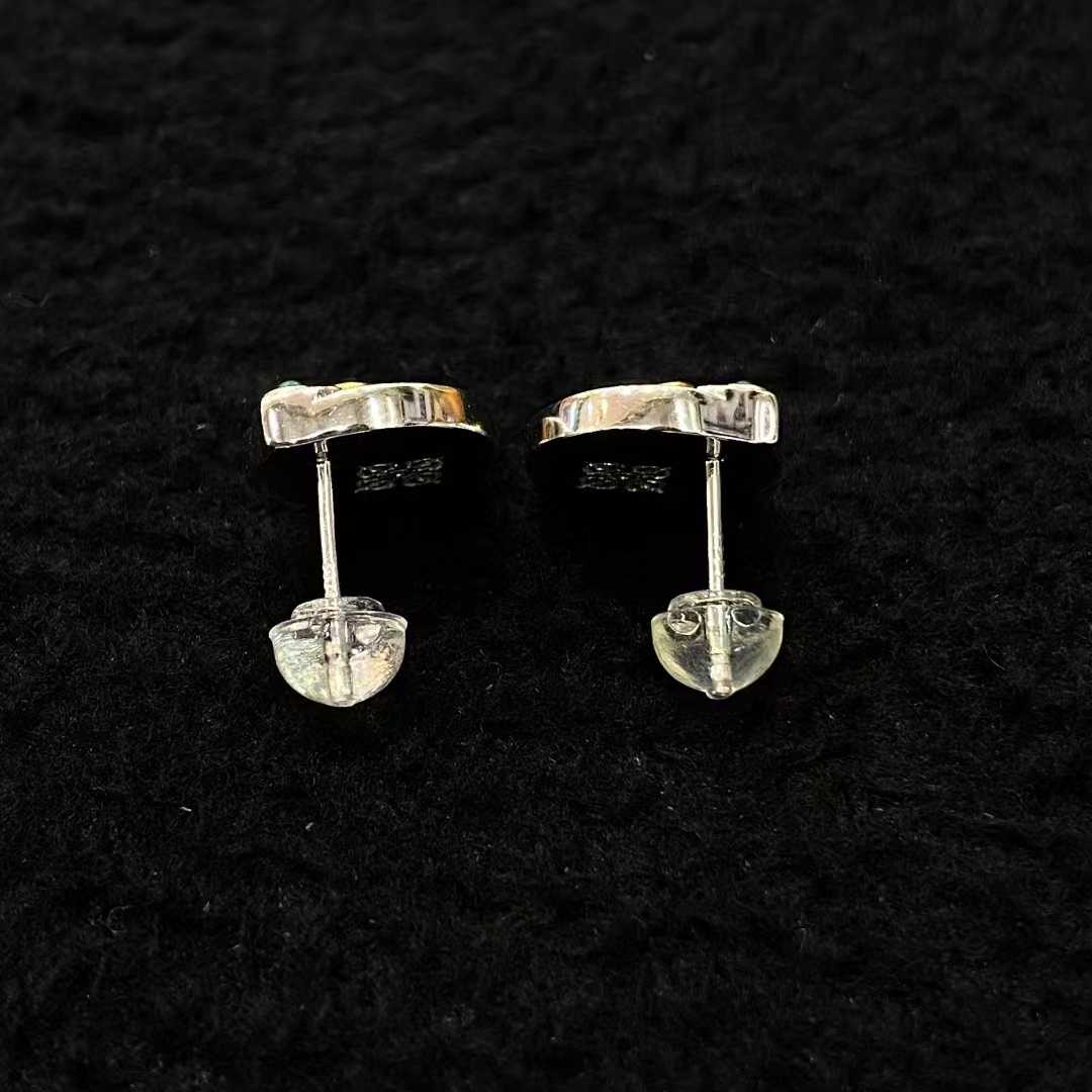 Dzi Bead earrings — detail view 4