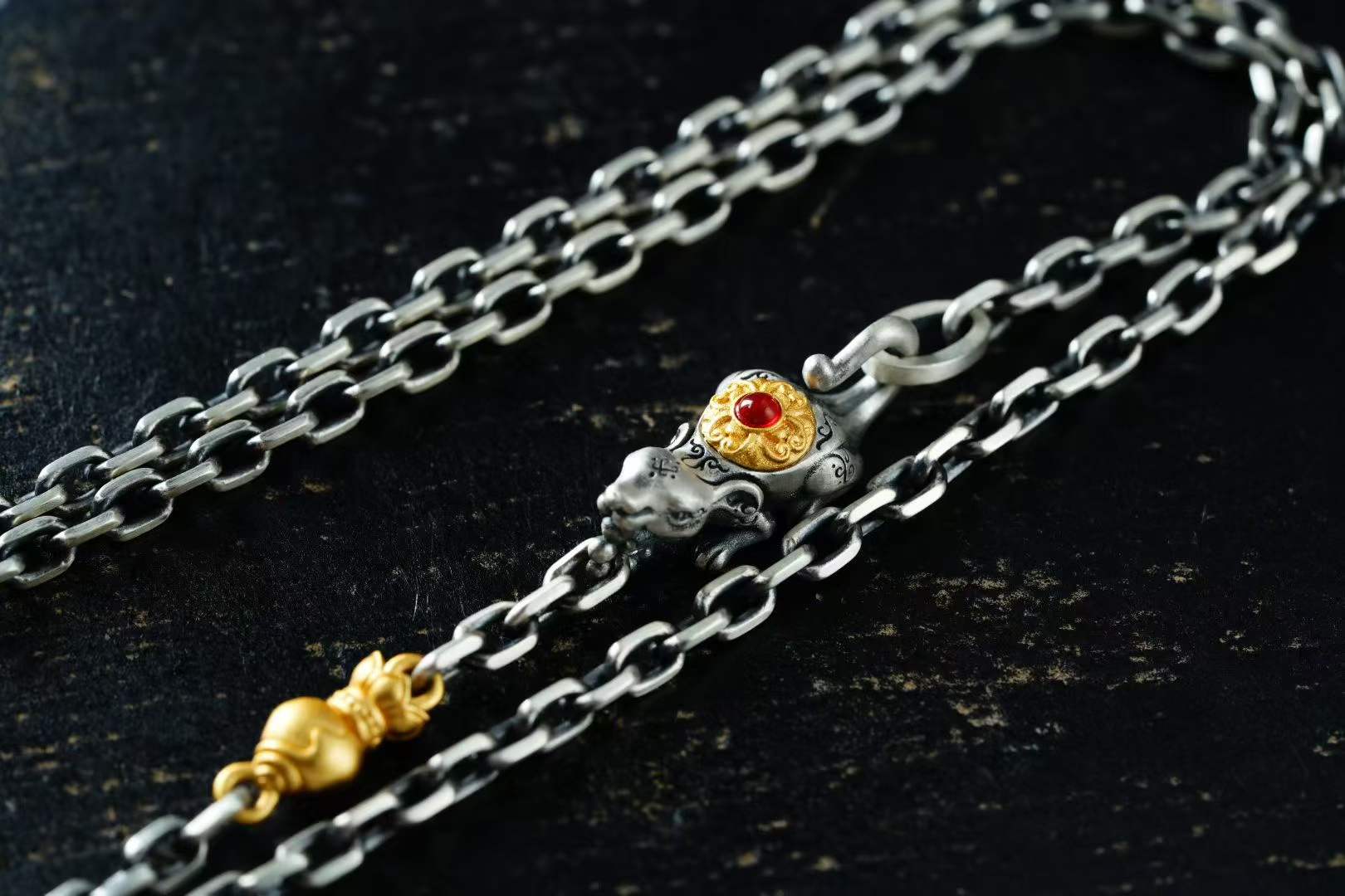 Dzi Bead necklace — detail view 2