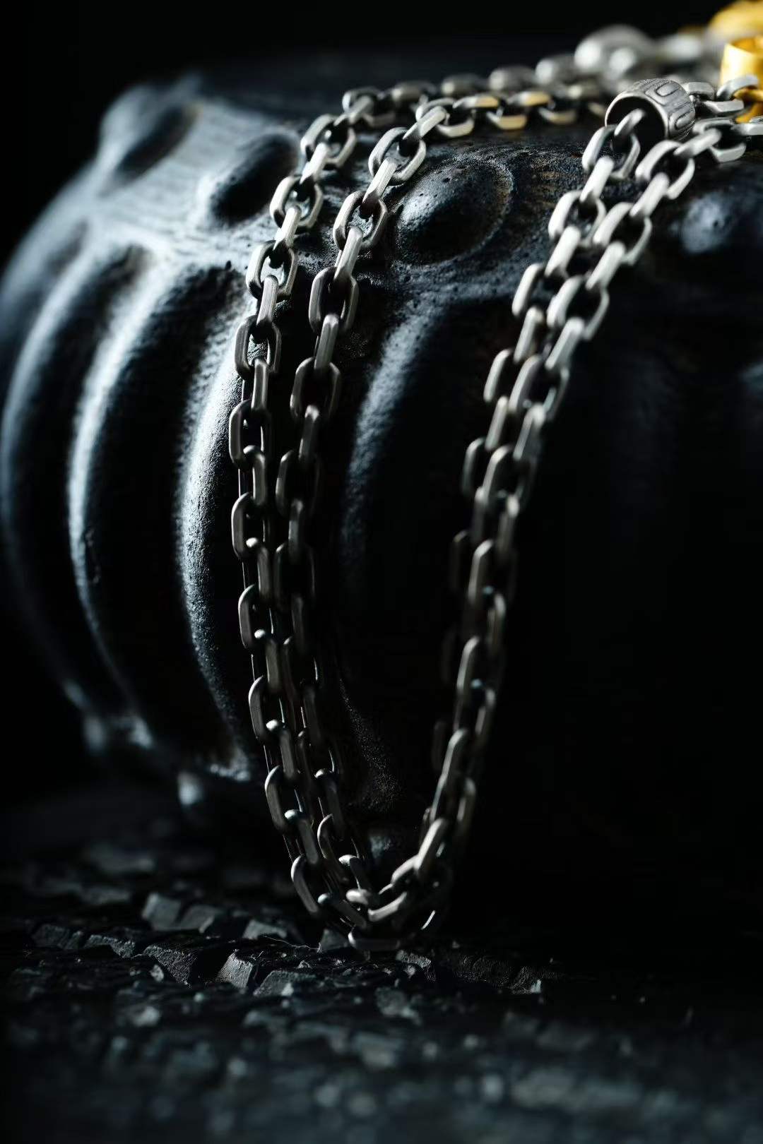 Silver necklace — detail view 3