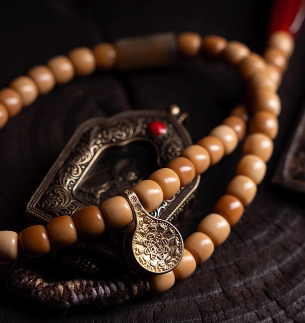 Bodhi Seed bracelet — detail view 2