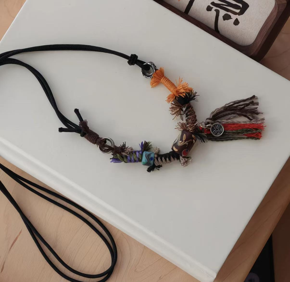 Liuli Glass necklace — detail view 3