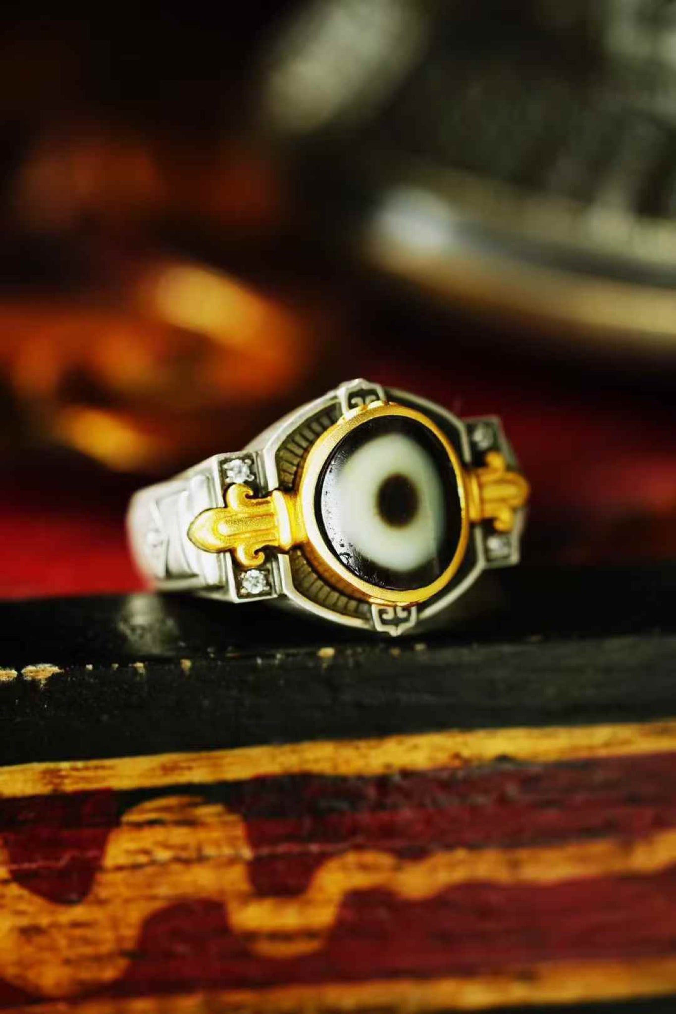 vajra-set dzi silver ring — detail view 3