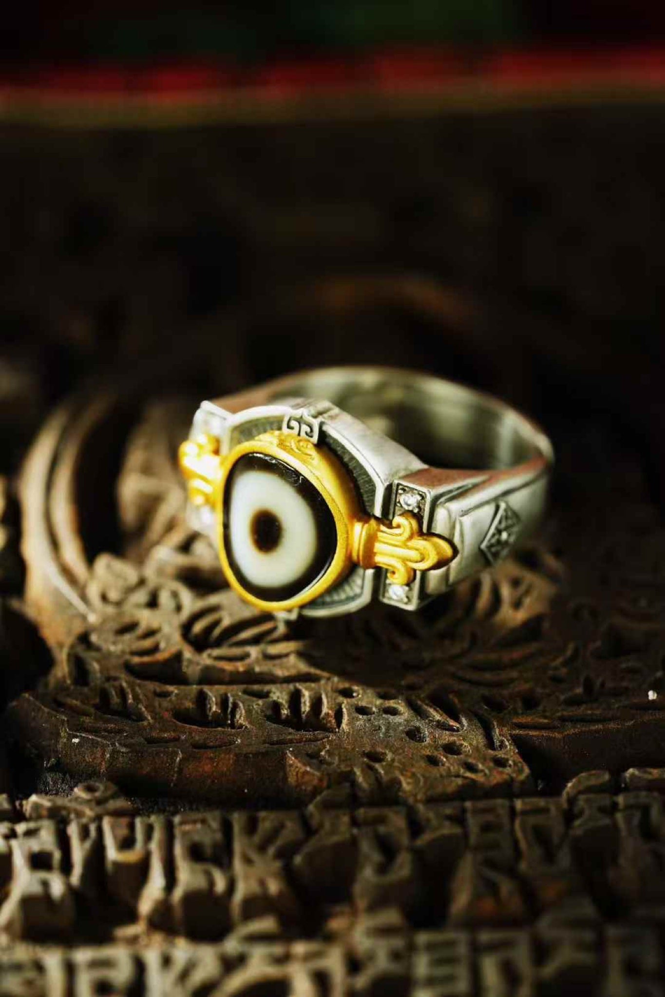 vajra-set dzi silver ring — detail view 5