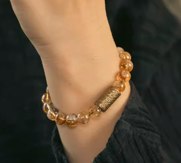 Citrine bracelet — detail view 2