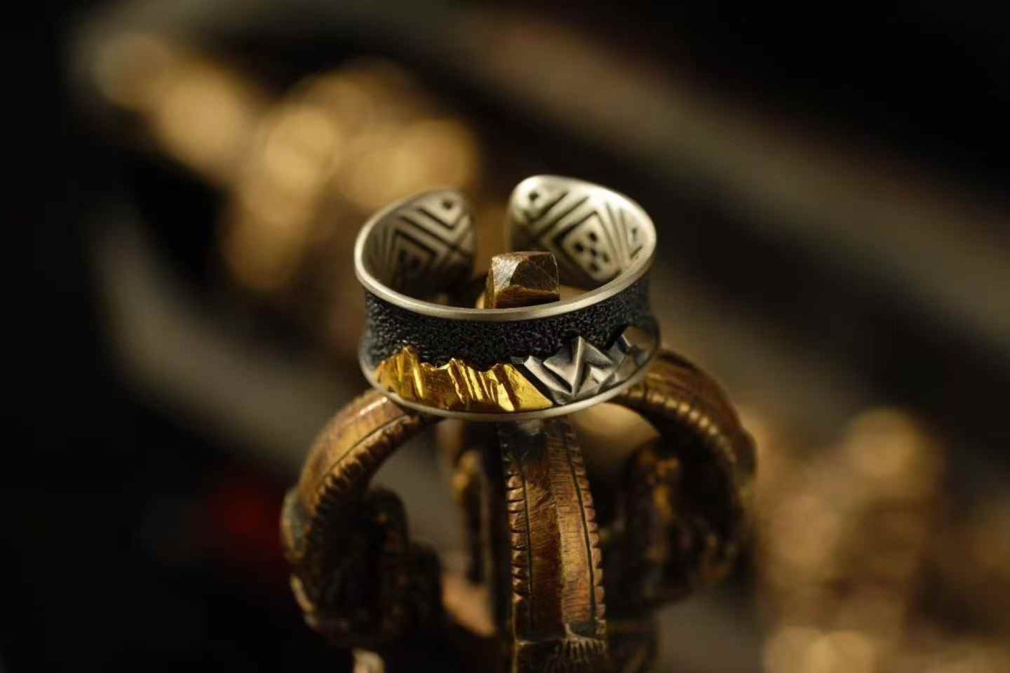 Namcha Barwa gold mountain ring — detail view 2