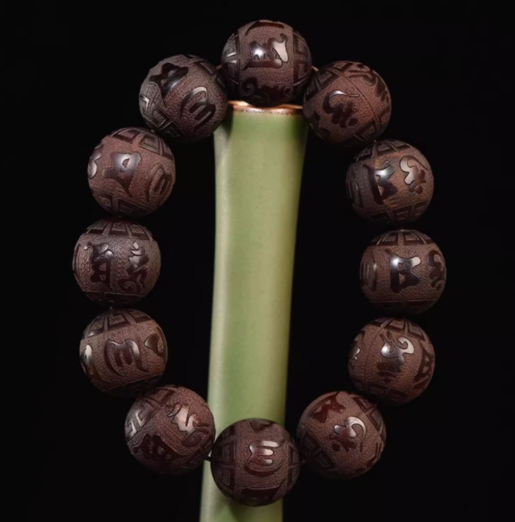 Sandalwood bracelet — detail view 3
