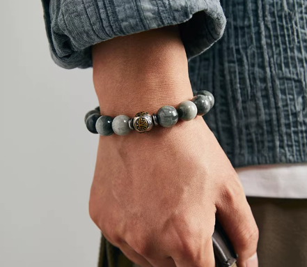 Eagle Eye bracelet — detail view 2