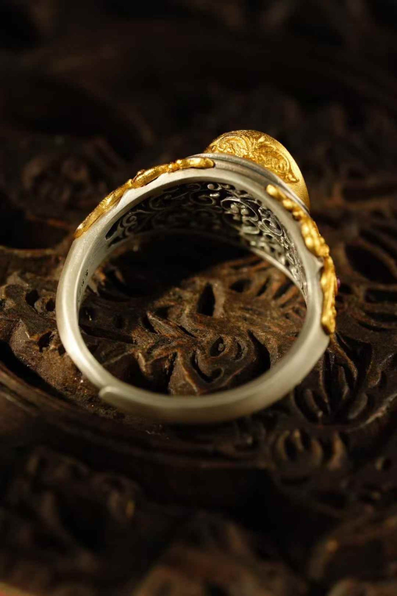 gilt dzi silver ring — detail view 3