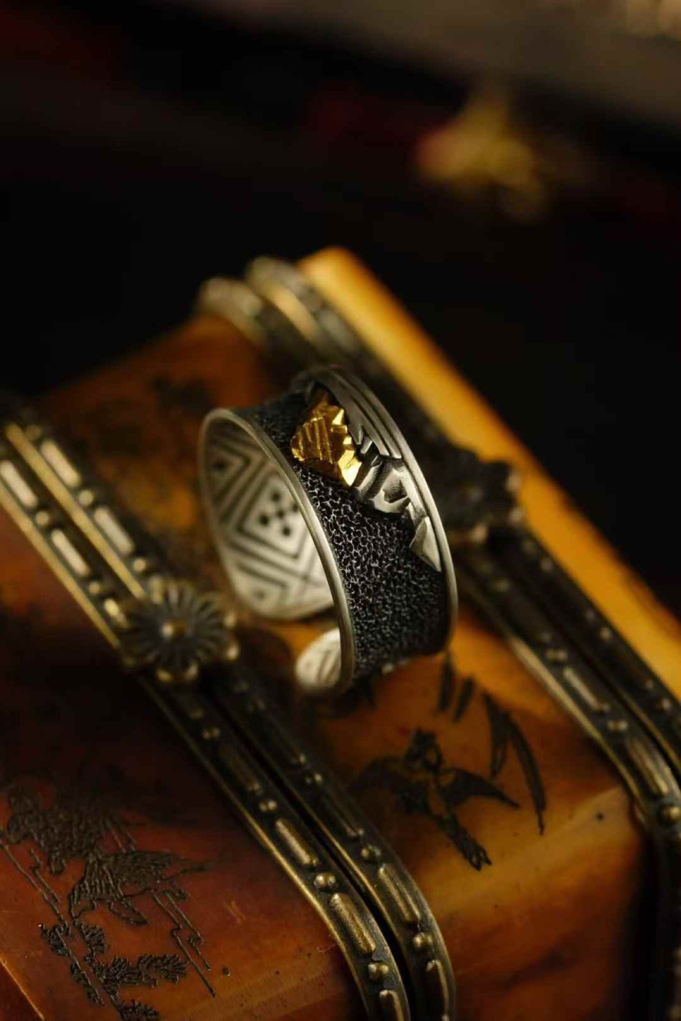 Kailash gold mountain ring — detail view 3