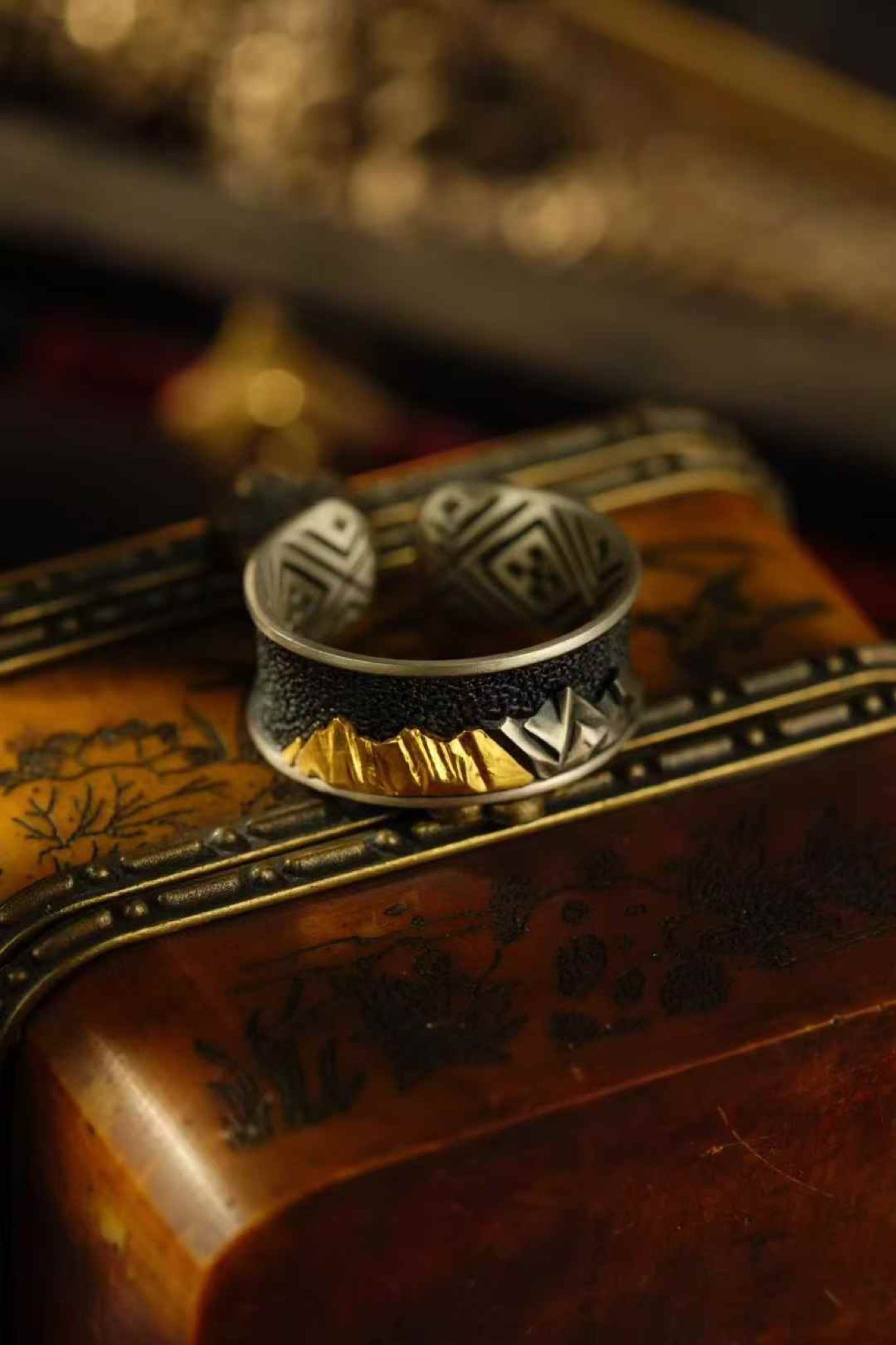 Namcha Barwa gold mountain ring — detail view 5