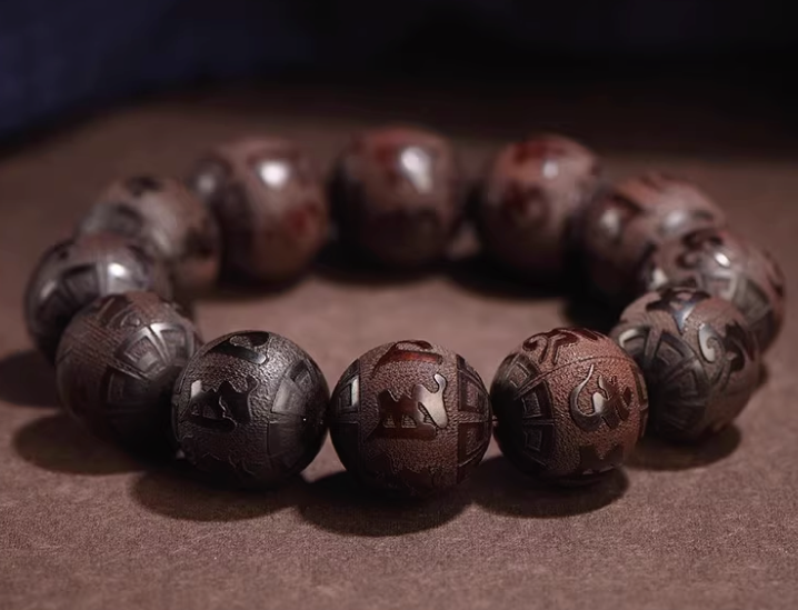 Sandalwood bracelet — detail view 2