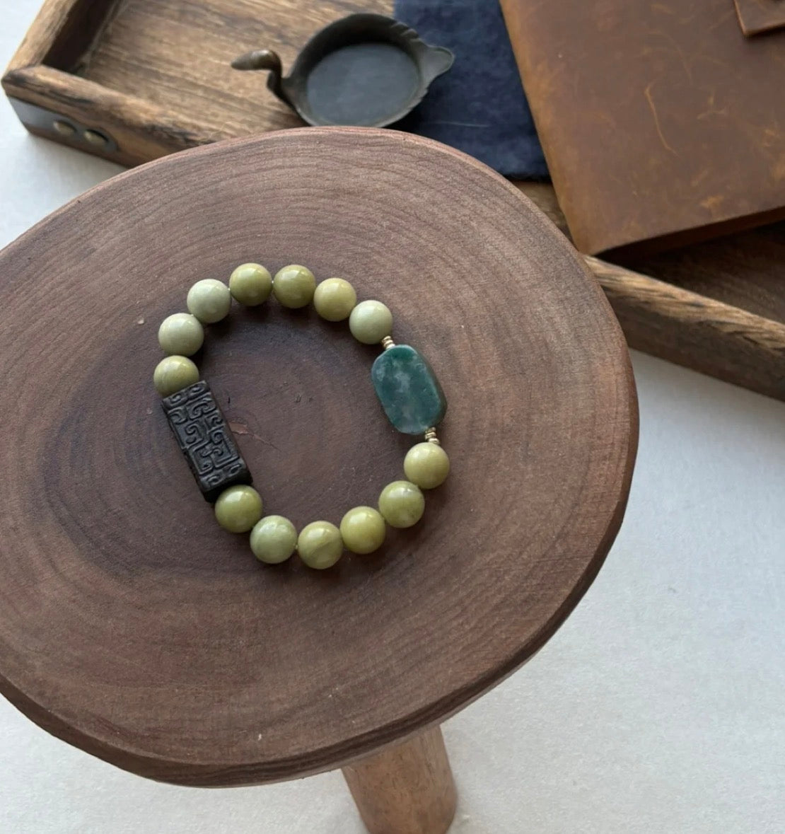 Snowland Calm: Green Agate Agarwood Peace Bracelet