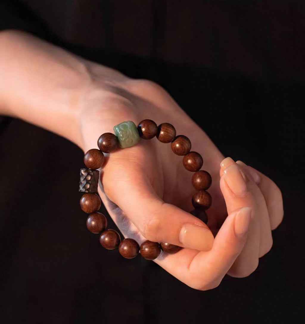 Auspicious Lion & Sandalwood Shadow Bracelet