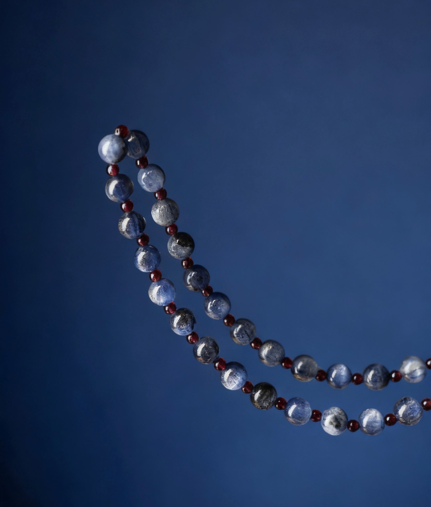 Kyanite & Garnet Energy Bracelet (Focus・Vitality)