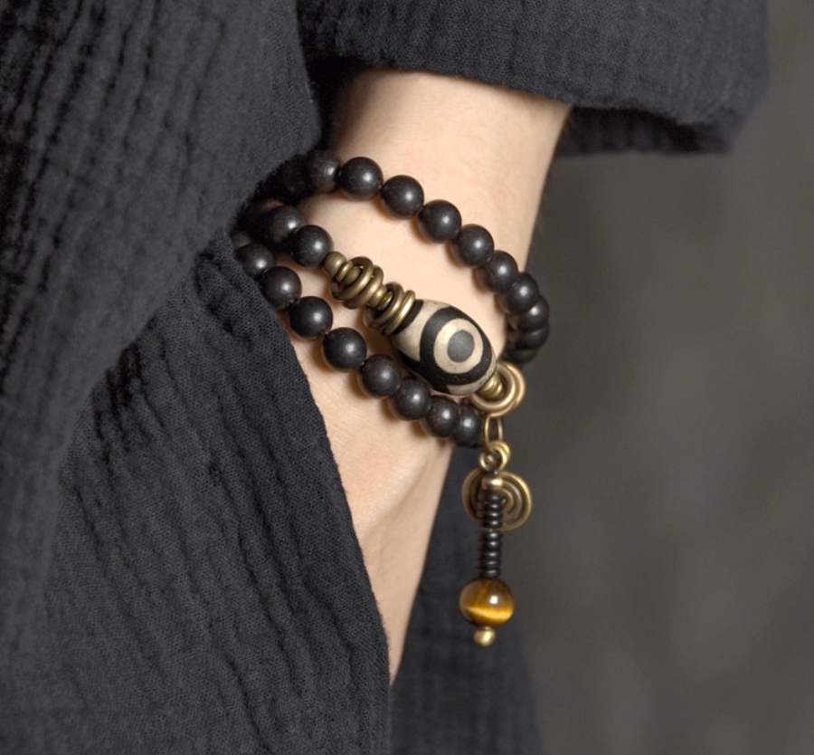 Ebony bracelet — detail view 4