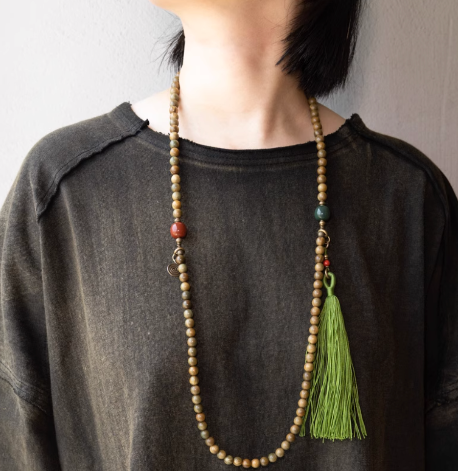 Sandalwood mala — detail view 3