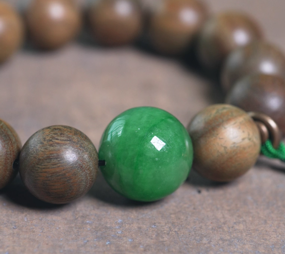 Sandalwood bracelet — detail view 2