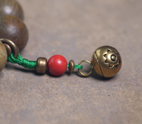 Sandalwood bracelet — detail view 3