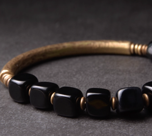 Obsidian bracelet — detail view 2