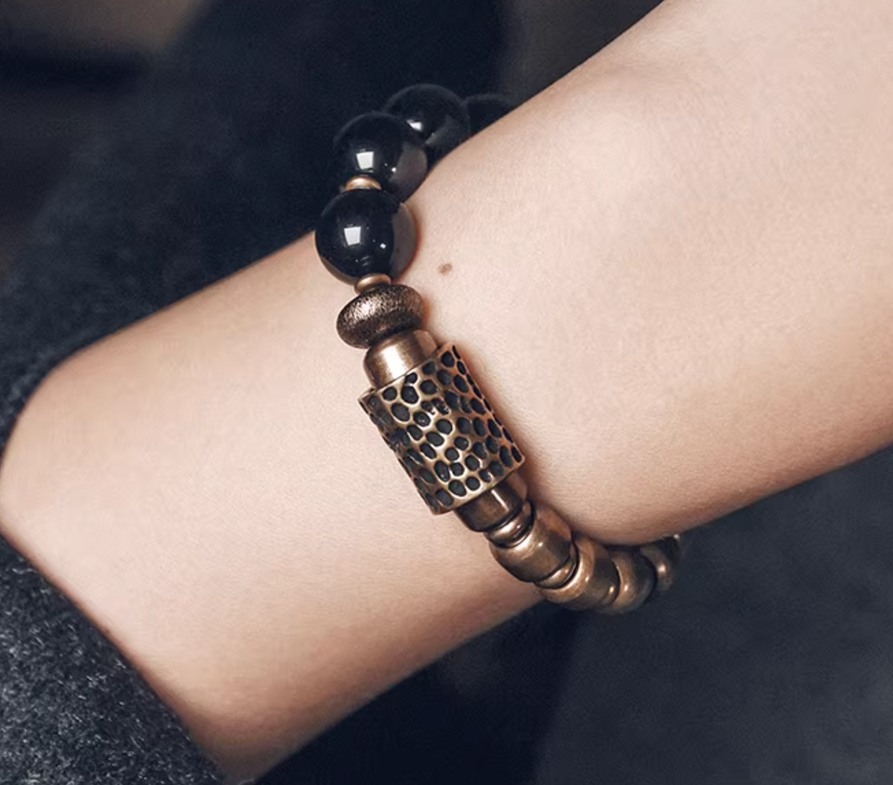 Obsidian bracelet — detail view 2