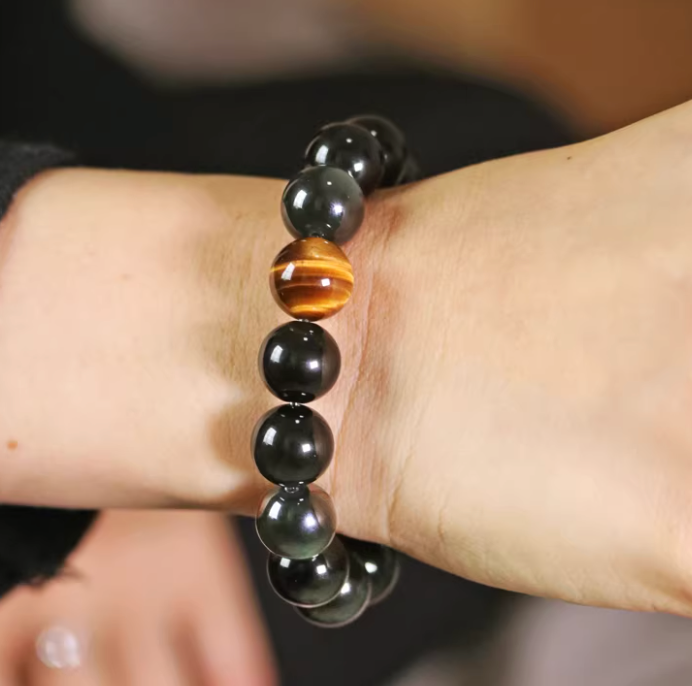 Tiger's Eye bracelet — detail view 3