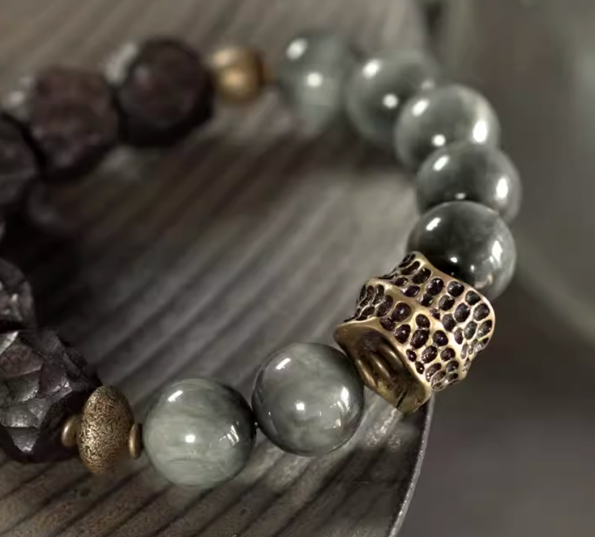 Eagle Eye bracelet — detail view 2