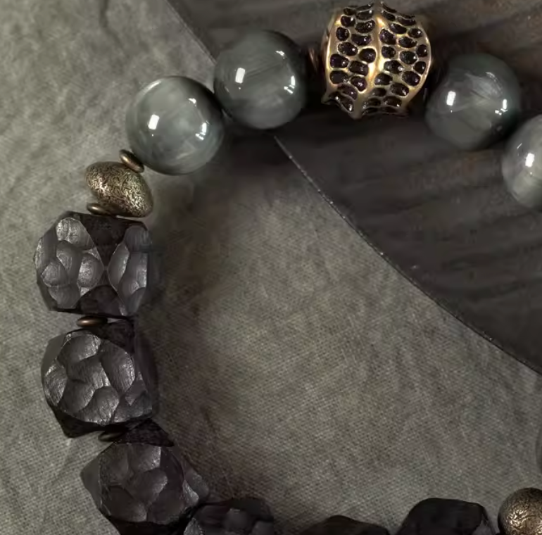 Eagle Eye bracelet — detail view 3