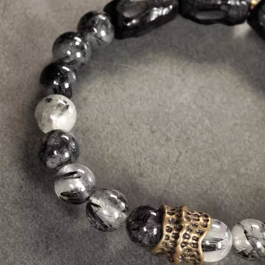 Quartz bracelet — detail view 2