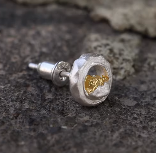 Gold Accent charm — detail view 2