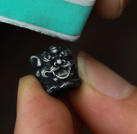 Eagle Eye bracelet — detail view 2