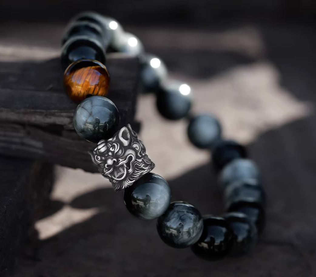 Eagle Eye bracelet — detail view 3