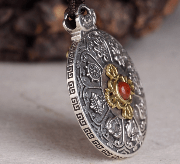 Silver pendant — detail view 4