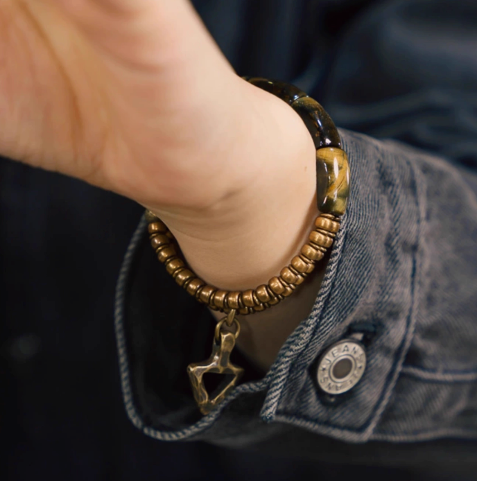 Tiger Eye bracelet — detail view 4