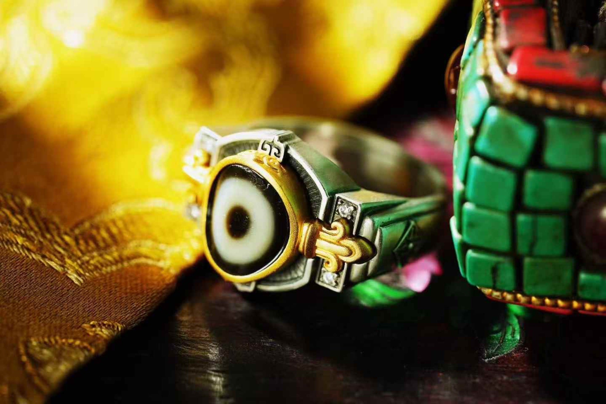 vajra-set dzi silver ring — detail view 2