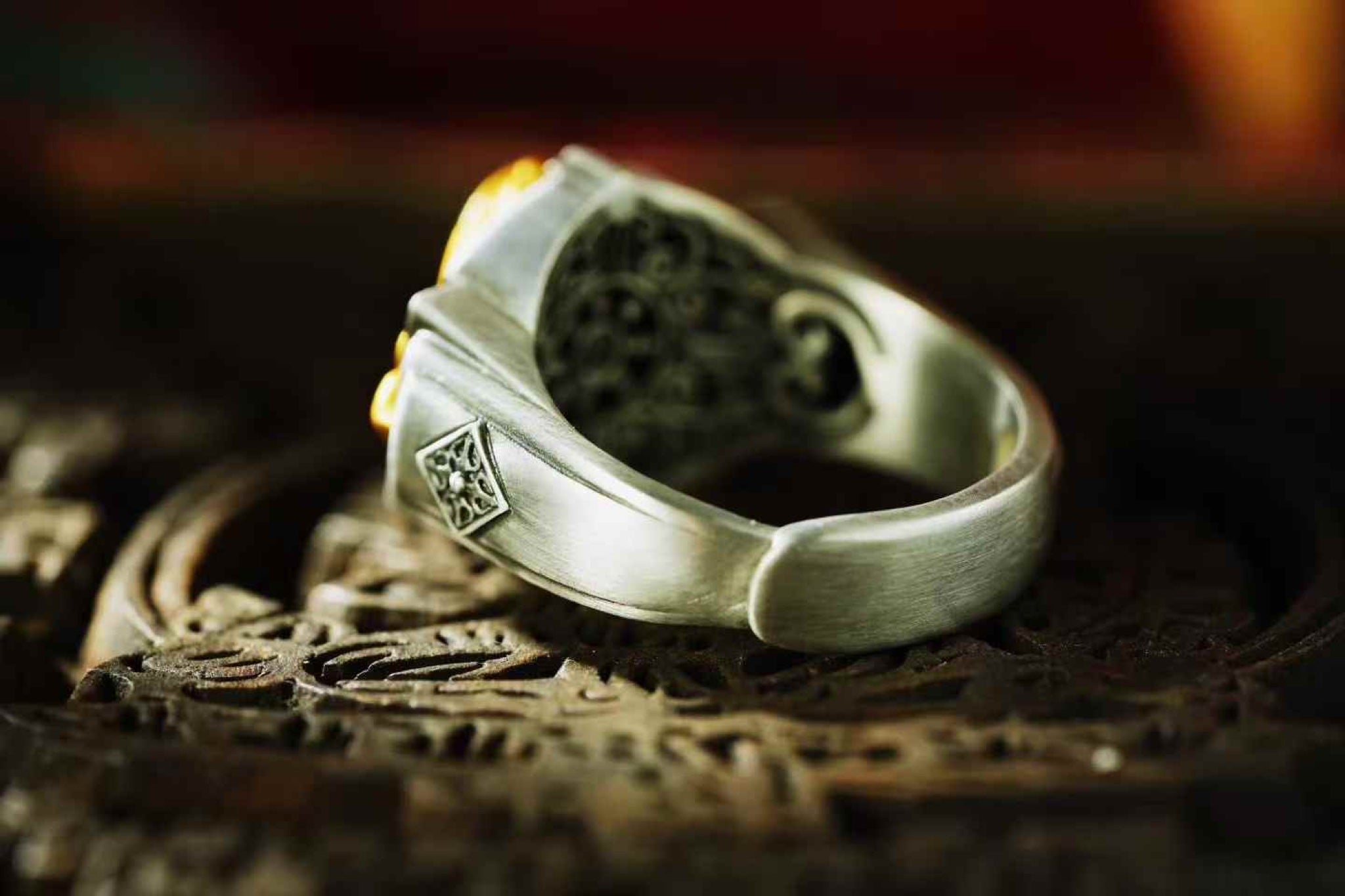 vajra-set dzi silver ring — detail view 4