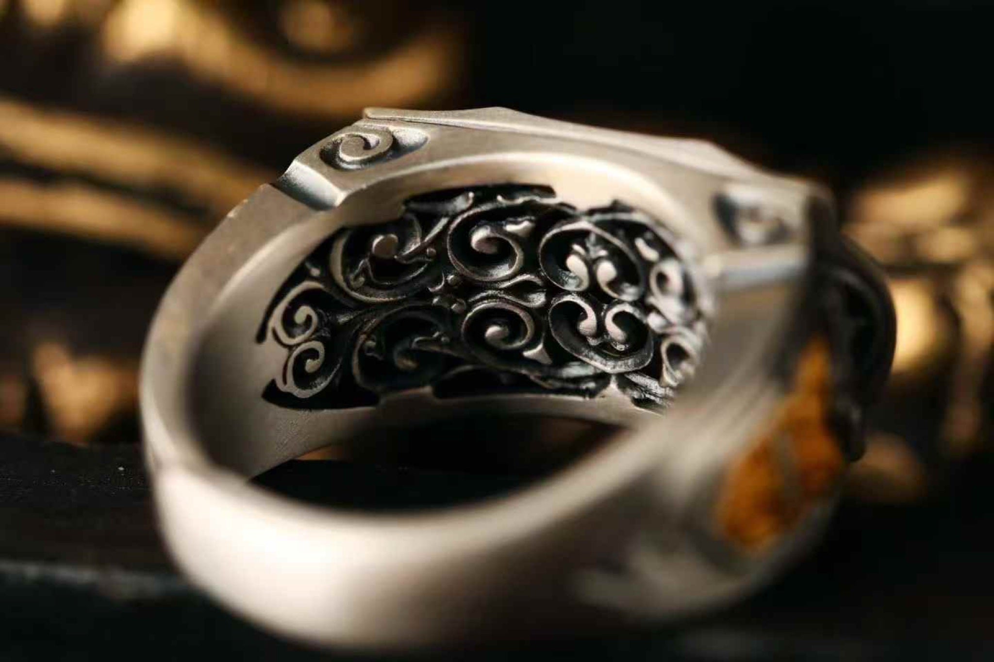 one-eyed dzi silver ring — detail view 3